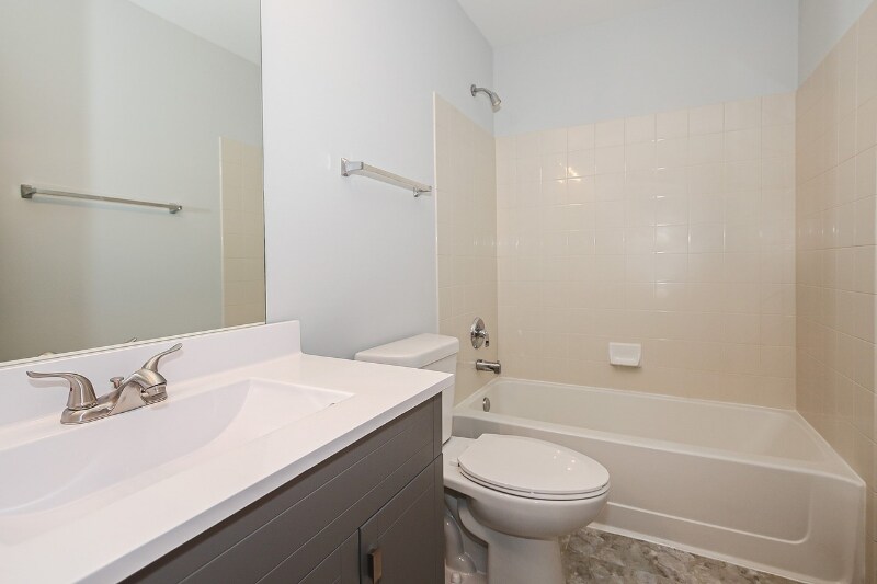 Building Photo - 720 Woodewind Dr