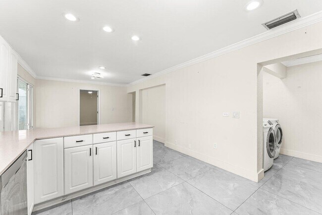 Building Photo - 110 W Rubber Tree Dr