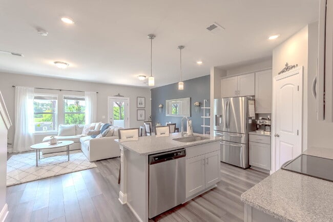Building Photo - 3/2.5 Townhome w/ Garage. Great Location!