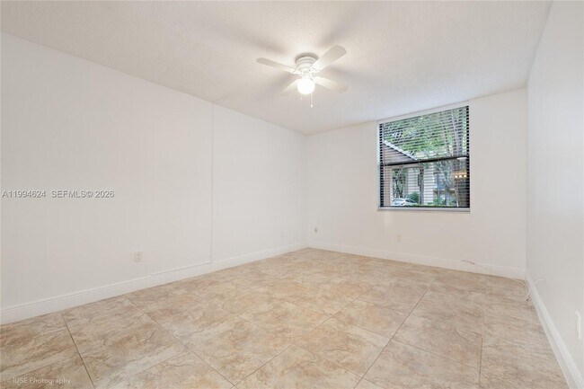 Building Photo - 14311 N Kendall Dr