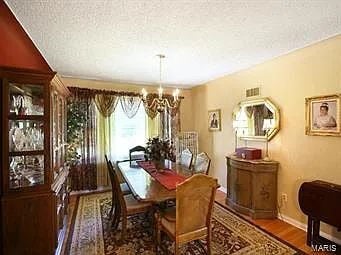Building Photo - "Charming 3-Bedroom Retreat with 2 Full Baths in Prime Saint Louis Location - 1537 Sq Ft of Comfo...