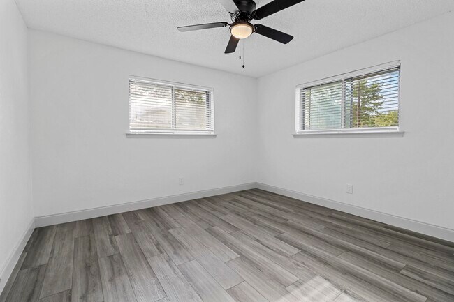 Building Photo - 2404 Kentfield Ln