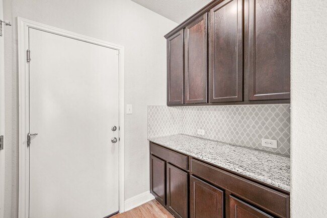Building Photo - 13154 Beals Cir