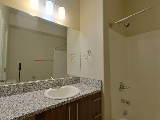 Building Photo - Greek Street Townhomes (335)