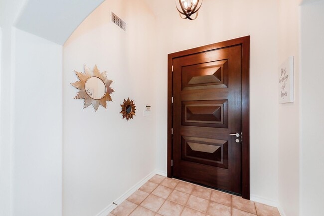 Building Photo - 503 Pine Sisken St