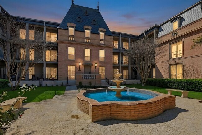 Building Photo - Classic 1/1 in Alamo Heights