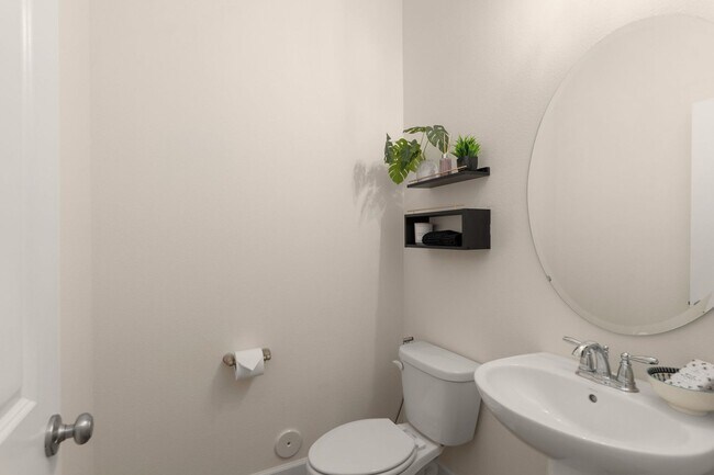 Building Photo - Modern 3 Bedroom, 2.5 Bathroom Townhome in South Cooper Mountain