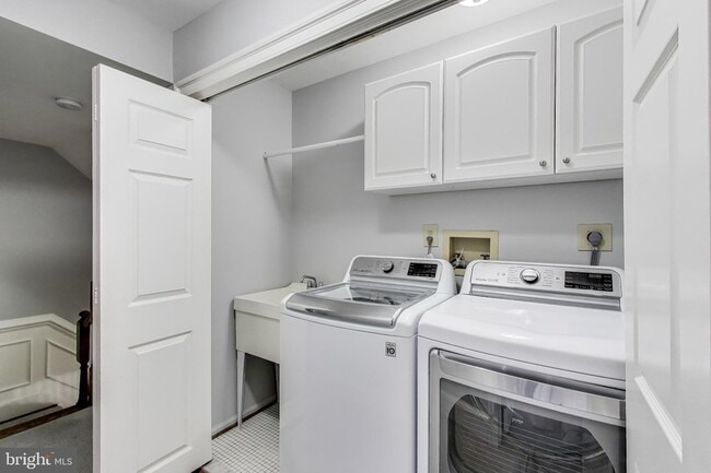 Building Photo - 8017 Rising Ridge Rd