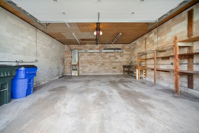 Building Photo - 14 Hewitt St