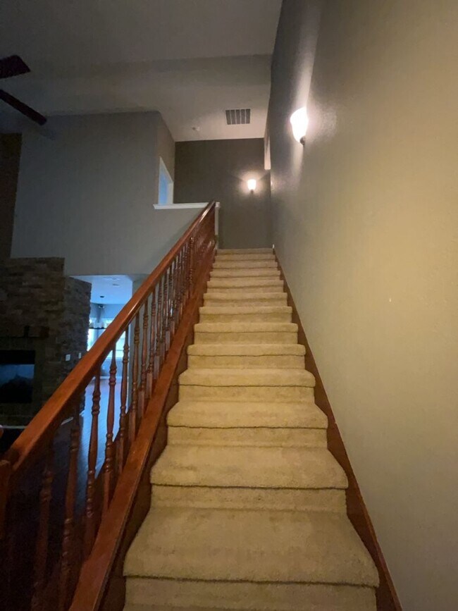 Building Photo - 10115 Avenida Vista Cerros NW