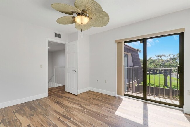 Building Photo - 2324 23rd Ct