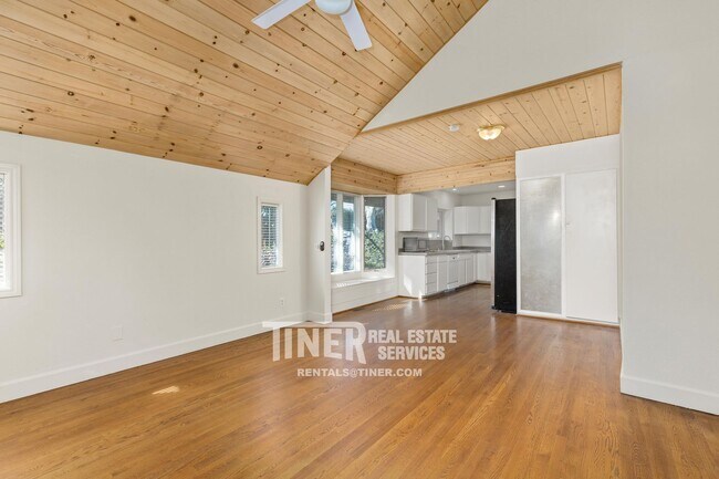 Building Photo - Fair Oaks Village Charmer