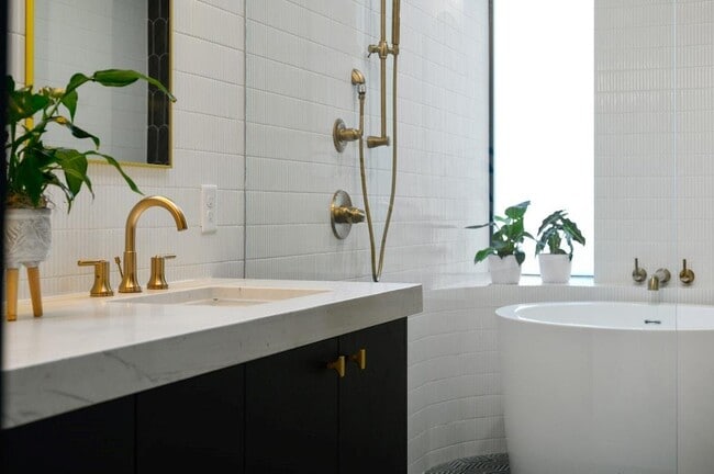 Building Photo - 7809 Woodrow Ave