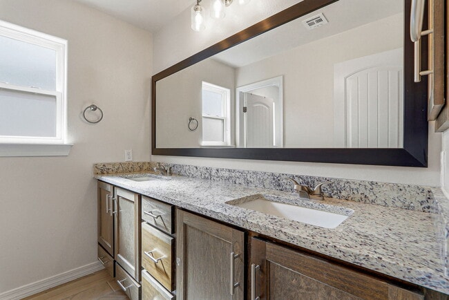 Building Photo - 649 La Entrada Cir