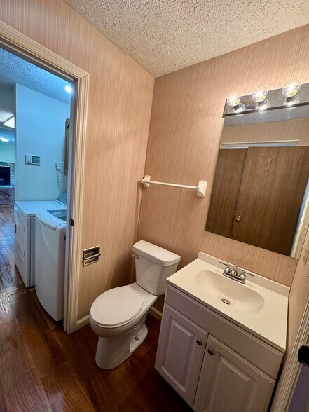Half Bath - 325 Cedar Cliff Rd