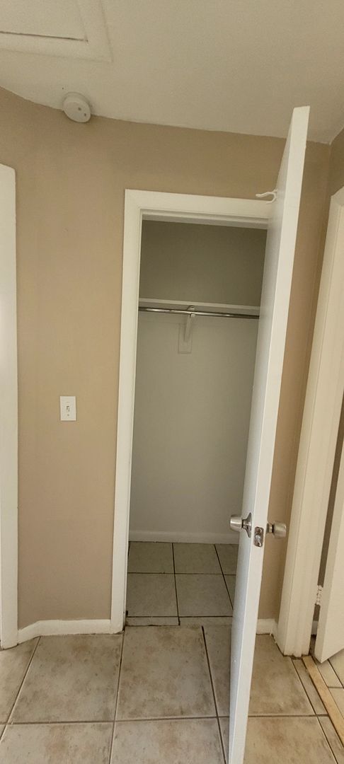 Building Photo - Allancar 164