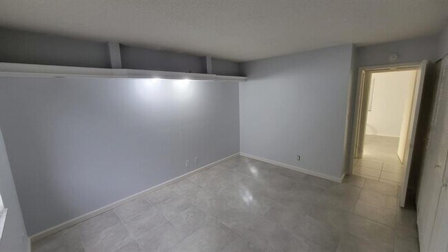 Building Photo - 313 Gardens Dr