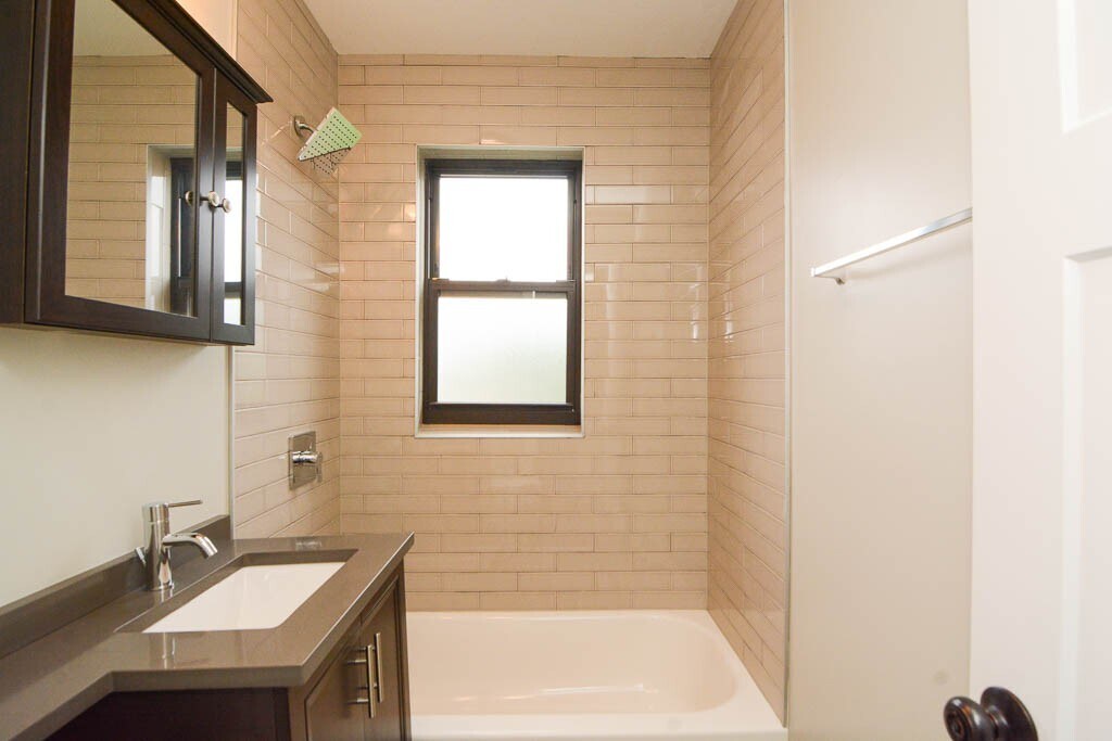 Building Photo - 4551 N Damen Ave