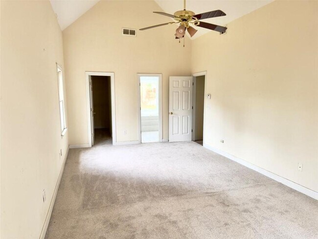 Building Photo - 219 Deerhill Dr