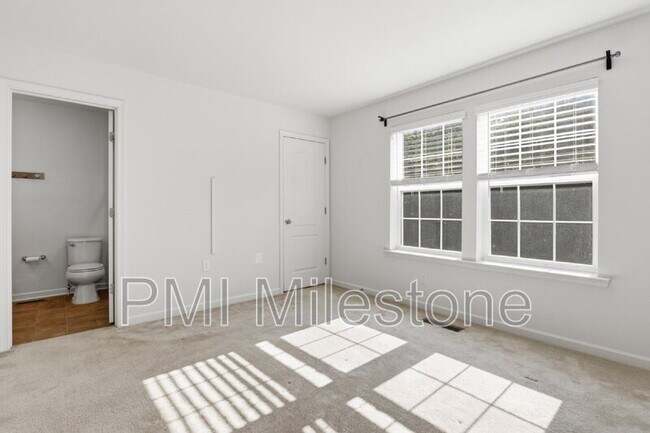 Building Photo - 65 Darien Dr