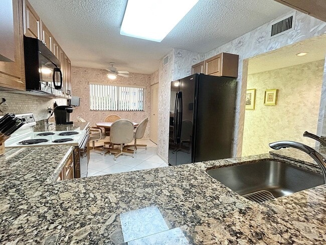 Building Photo - 4725 Lucerne Lakes Blvd E