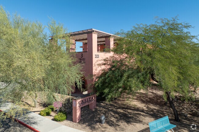 Building Photo - Casitas on East Broadway