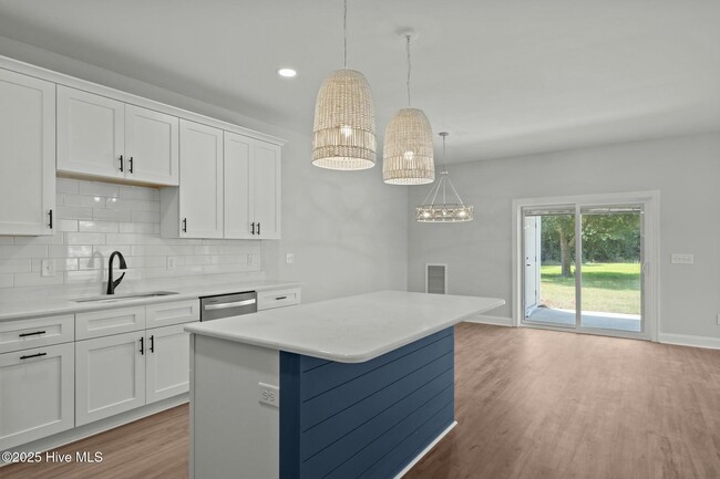 Building Photo - 400 Lighthouse Ln