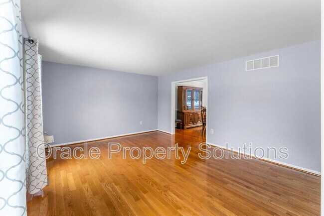 Building Photo - 8009 Frontier Dr