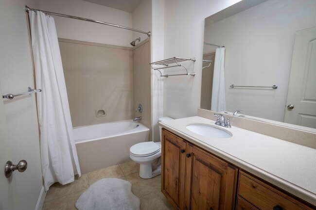 Building Photo - Torino Tower - 913