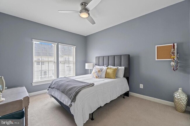 Building Photo - 2456 Eastbourne Dr