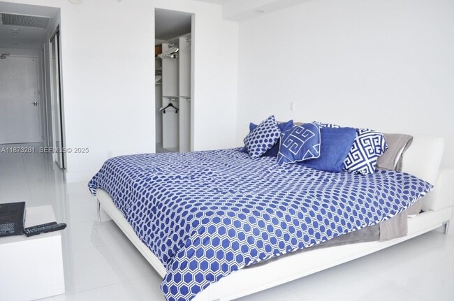 Building Photo - 100 Lincoln Rd