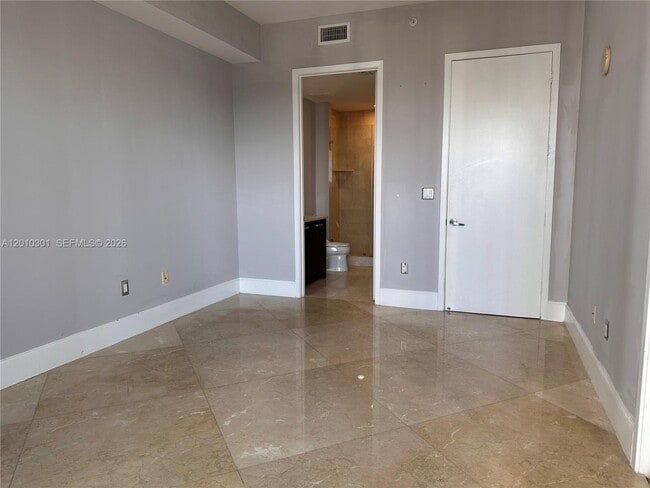 Building Photo - 18101 Collins Ave