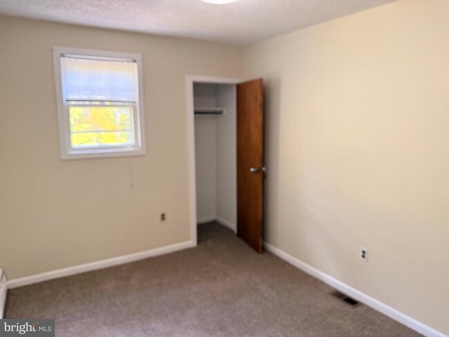 Building Photo - 328 Hutchinson Terrace