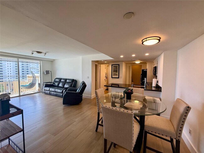 Building Photo - 770 Claughton Island Dr
