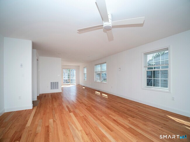 Building Photo - 44 Mettler St