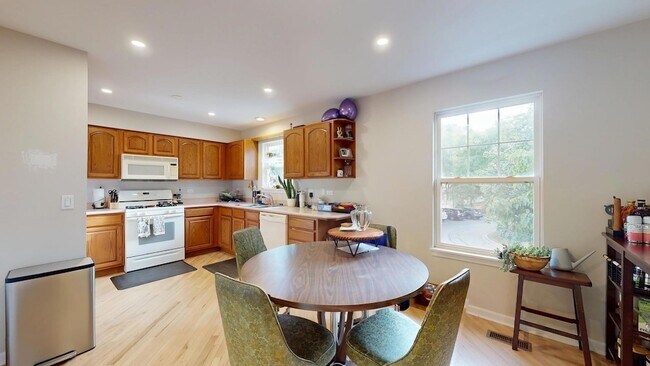 Building Photo - 113 Samuel Ct