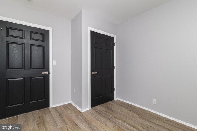 Building Photo - 217 Parkinson Ave