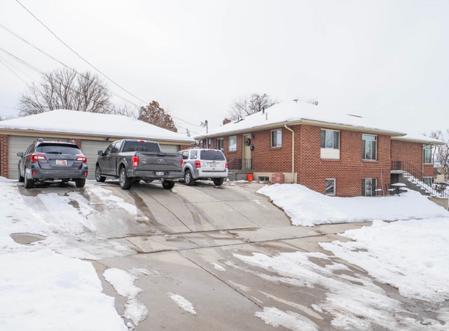 Building Photo - 2685 S Highland Dr