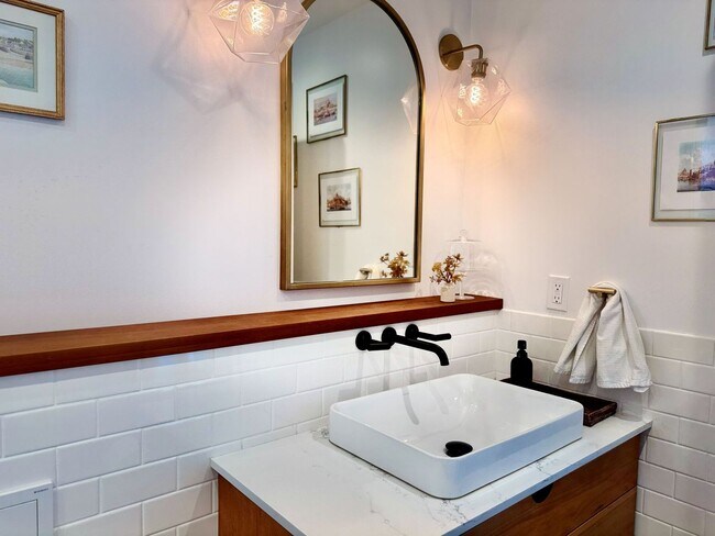 Building Photo - 3BR/2BA | Unobstructed Panoramic Views | Live Above the Fog | Intentional Living