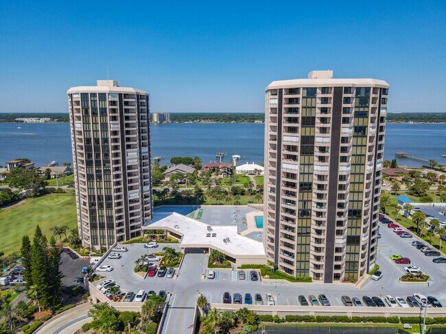 Building Photo - Stunning Penthouse Rental with Intracoasta...