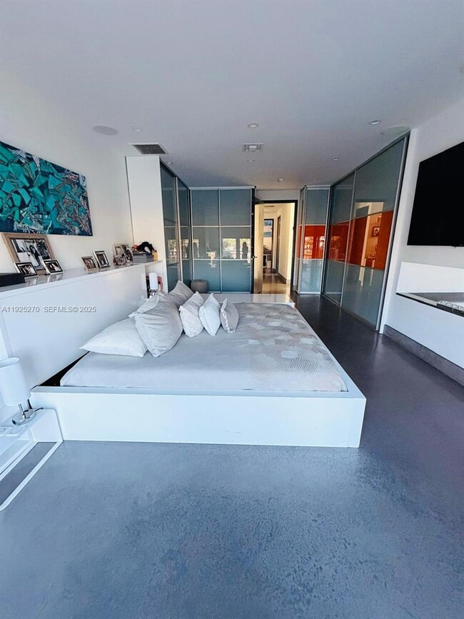 Building Photo - 21025 NE 38th Ave