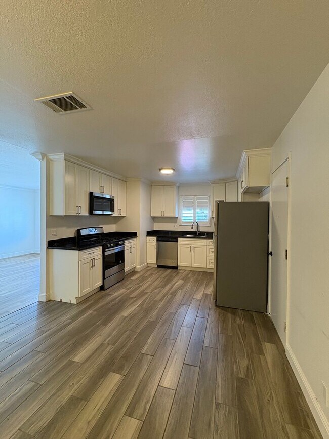 Building Photo - 254 De Soto Dr