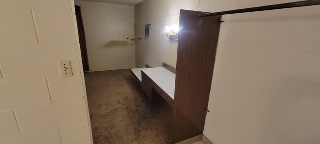 Building Photo - 112 E Cherry St