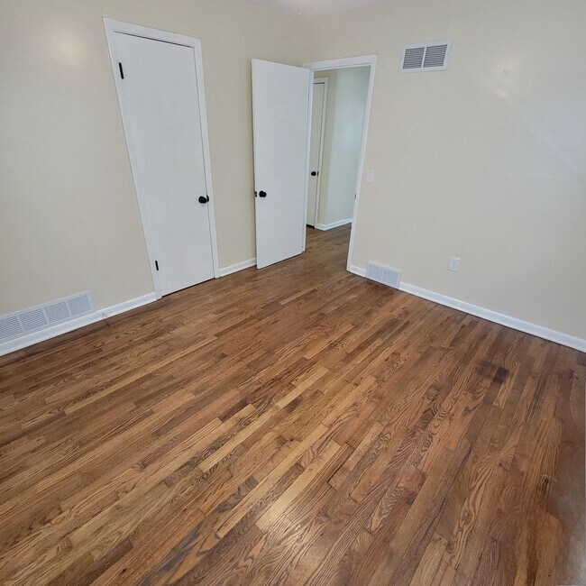 Building Photo - Mitchell