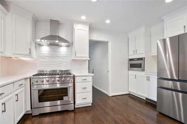 Building Photo - 4555 Runnemede Rd NW