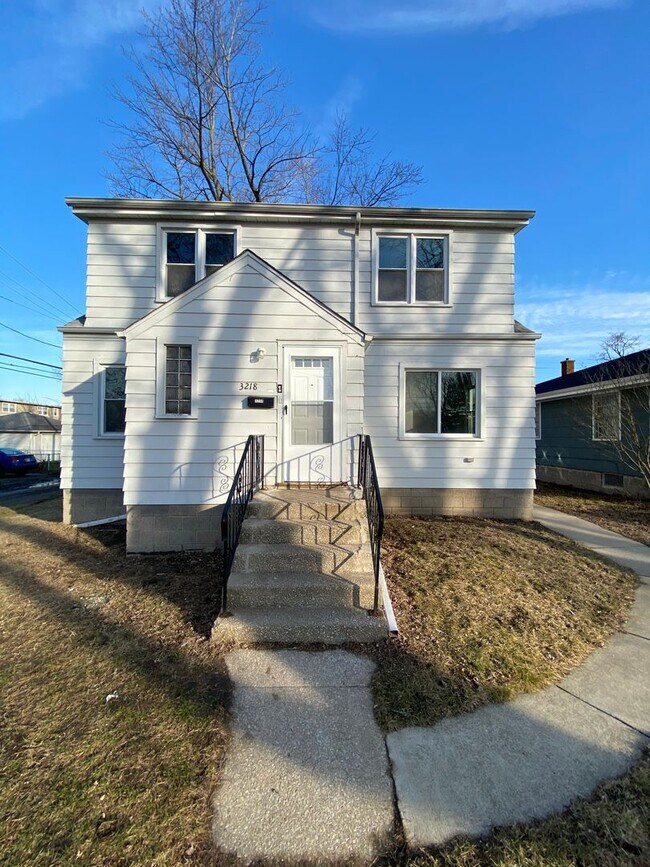 Primary Photo - HOUSE FOR RENT IN LANSING !!