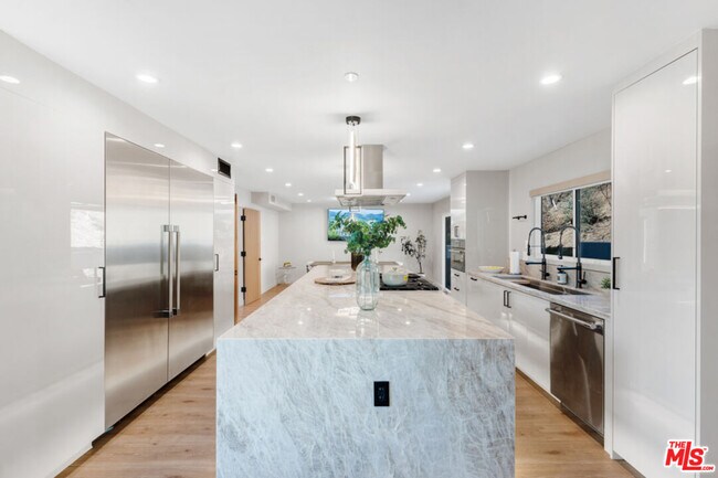 Building Photo - 7966 Mulholland Dr