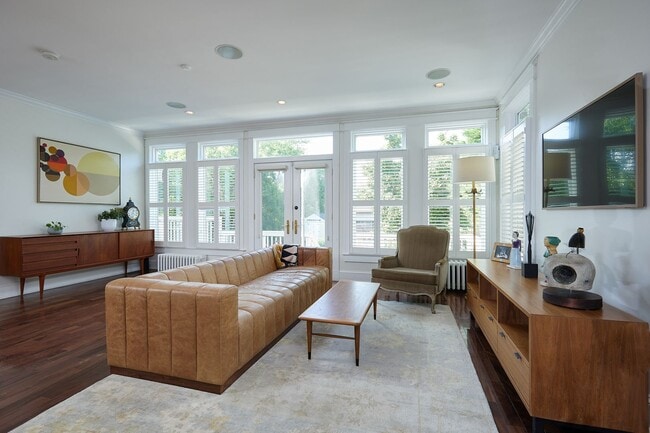 Building Photo - Sunny, Spacious, & Spectacular