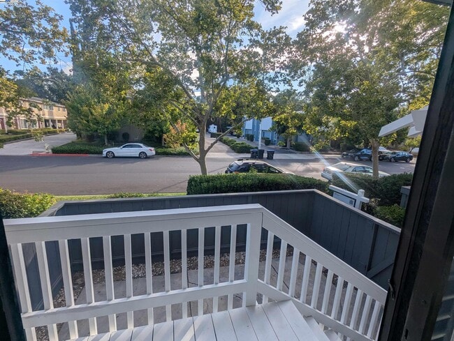 Building Photo - 744 Palomino Dr