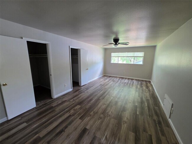 Building Photo - 9723 Huntington Way Dr